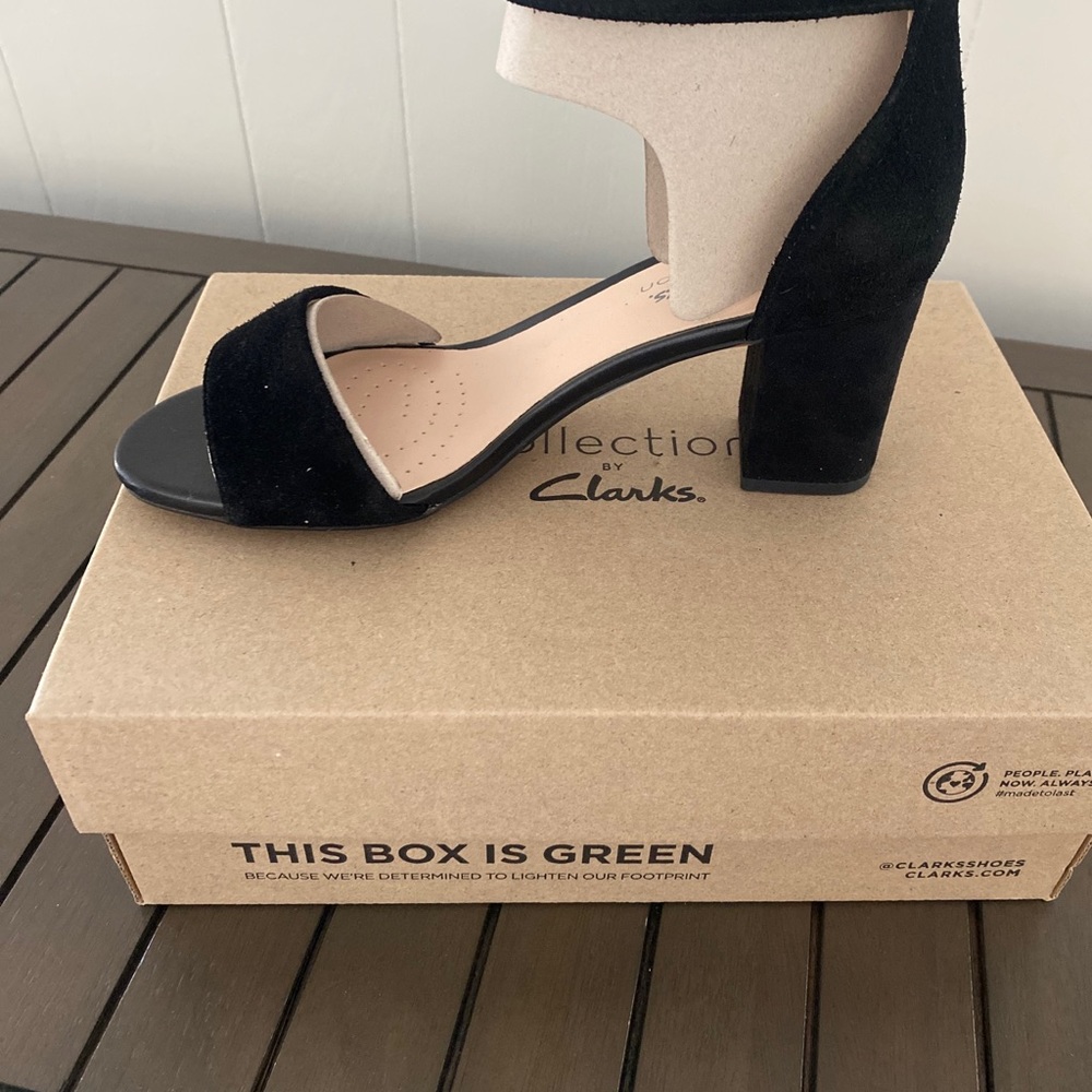 Clarks DEVA Mae Womens 7 Black Open Toe Ankle Buckle Block Heel Pumps